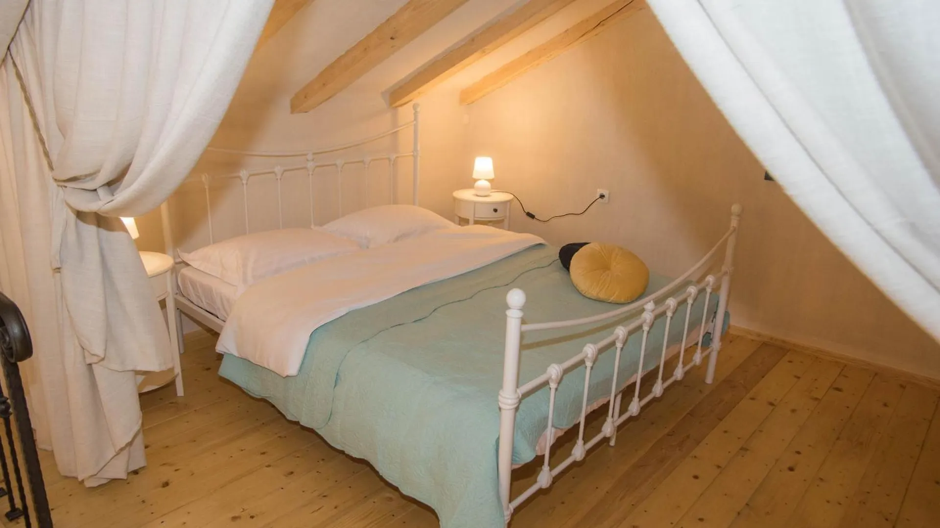 Ferienhaus Fuer 5 Personenund 1 Kind In Tribalj
