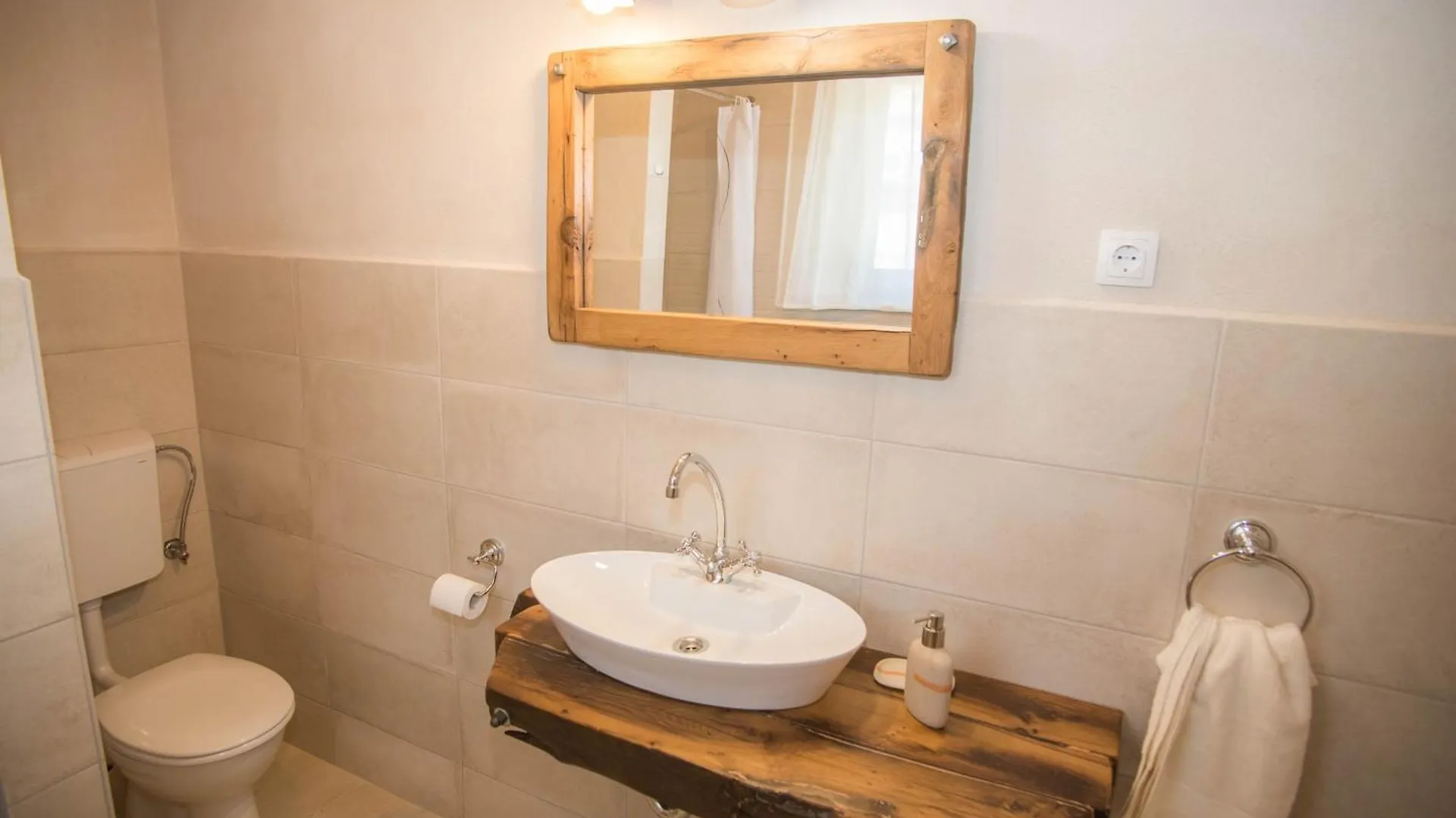 Casa vacanze Ferienhaus Fuer 5 Personenund 1 Kind In Tribalj