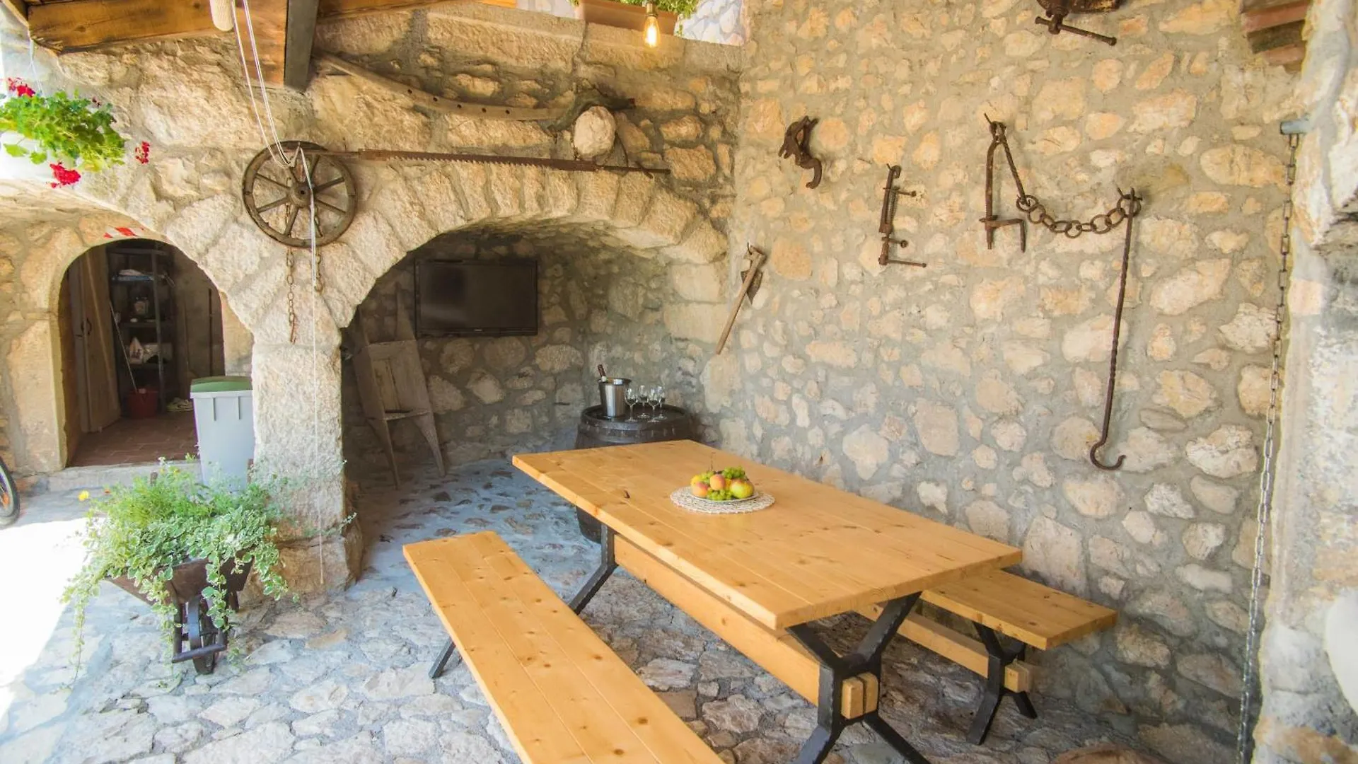 Ferienhaus Fuer 5 Personenund 1 Kind In Tribalj
